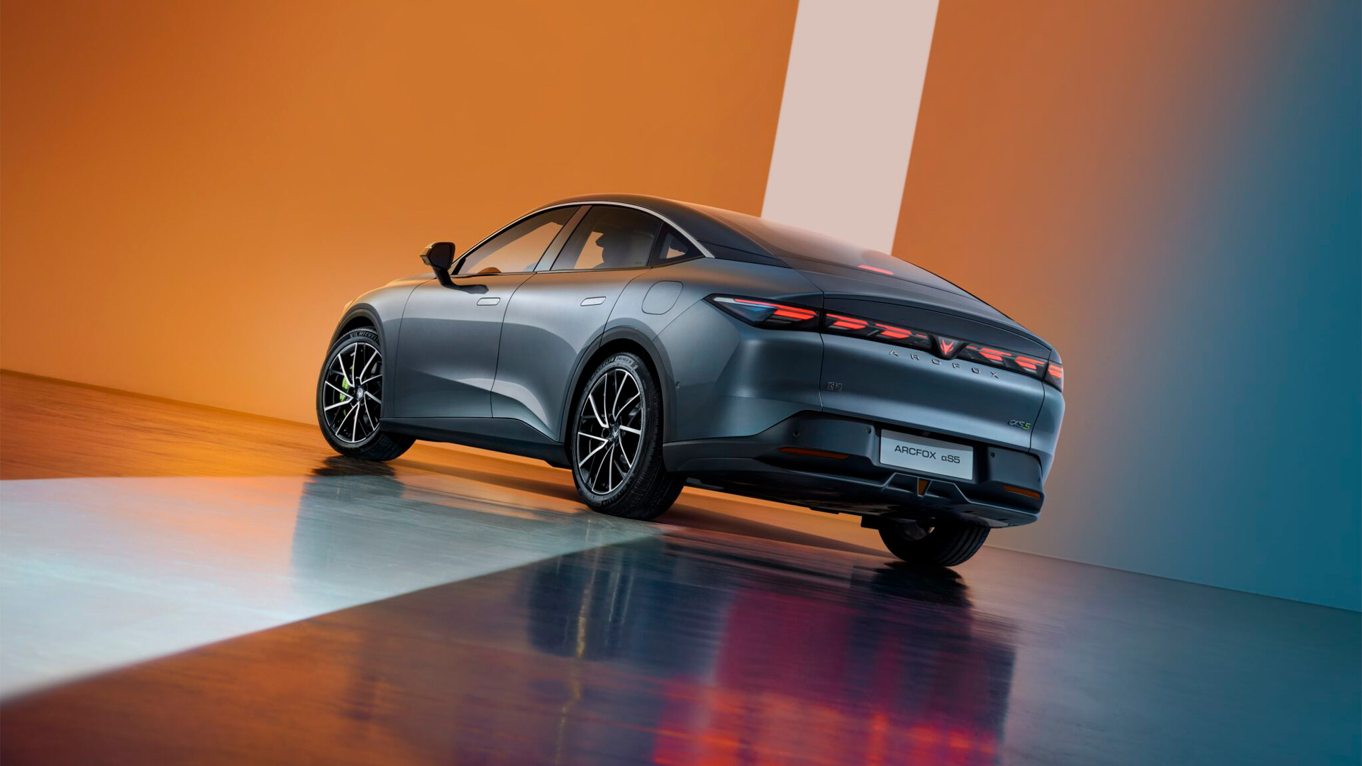 Электромобили Arcfox S5 из Китая